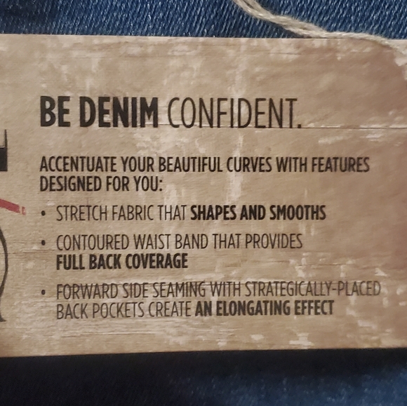 d/C Jeans | Slightly Curvy Bermuda Shorts - Picture 9 of 10